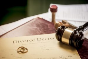Collaborative divorce represents an approach to divorce for couples looking to end their marriage by negotiating a mutually acceptable settlement without having courts decide the outcome.