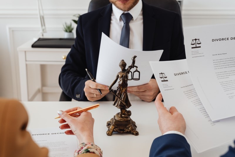 Divorce Mediation has several advantages over litigation, including less stress, lower cost, more flexibility, and better outcomes for families.