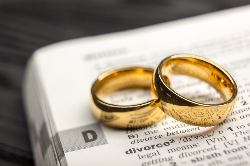 Collaborative divorce, on the other hand, allows couples to resolve their issues in a private and confidential setting.